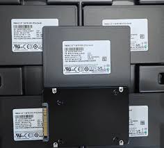 SAMSUNG PM9A3 MZ-QL27T600 7.68TB 2.5" Internal SSD